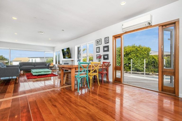 Photo of property in 10 Currey Crescent, Milford, Auckland, 0620