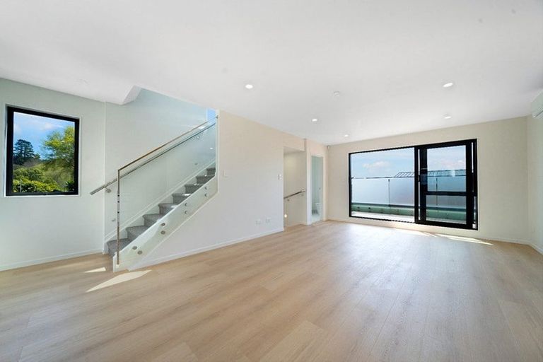 Photo of property in 2/16 Hewlett Road, Massey, Auckland, 0614