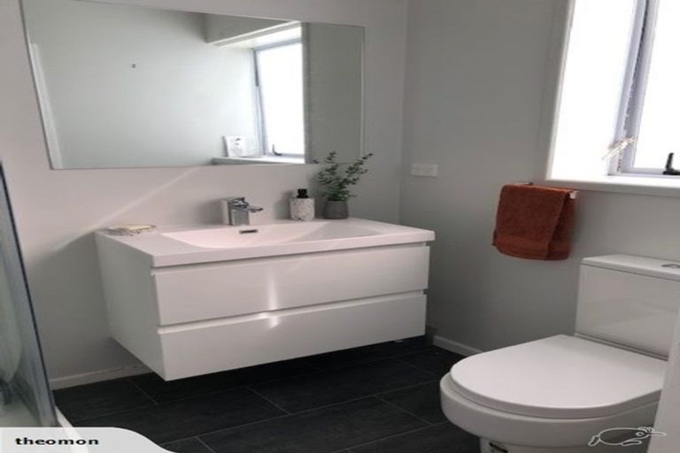 Photo of property in 125 Chamberlain Road, Massey, Auckland, 0614