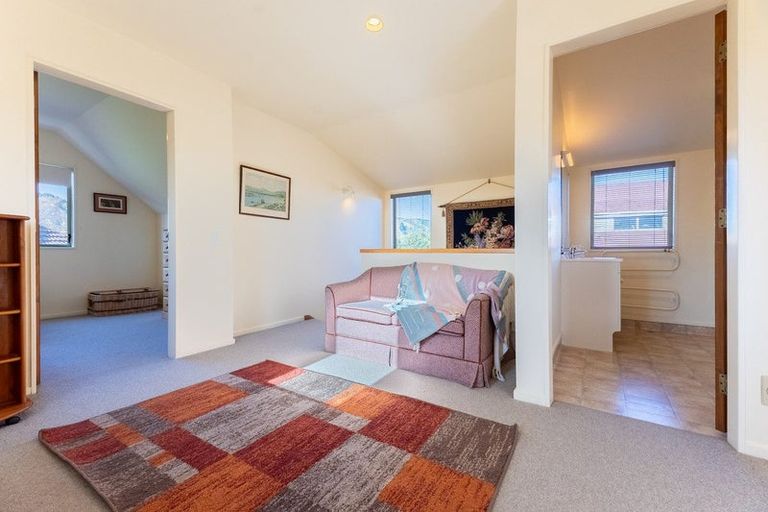 Photo of property in 8 Rewarewa Crescent, Waikanae, 5036