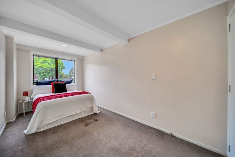 Photo of property in 12 Ronald Place, Manurewa, Auckland, 2102
