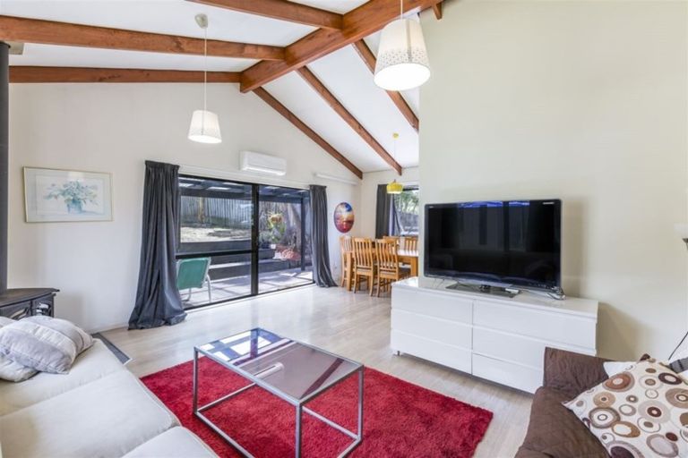 Photo of property in 21 Springtime Crescent, Stanmore Bay, Whangaparaoa, 0932