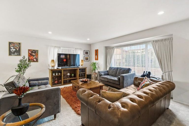Photo of property in 8 Toledo Avenue, Henderson, Auckland, 0612
