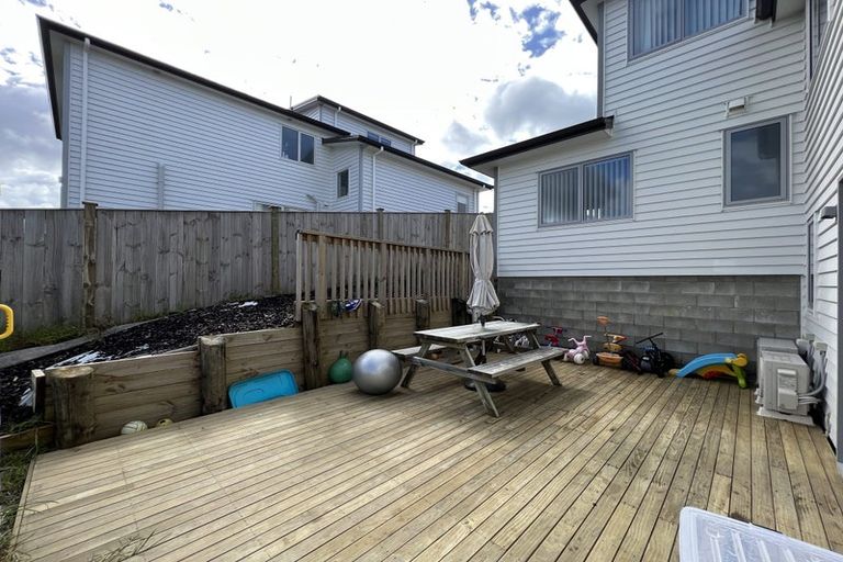 Photo of property in 10 Takurua Terrace, Orewa, 0931