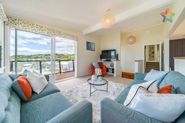 Photo of property in 239 Dowse Drive, Maungaraki, Lower Hutt, 5010