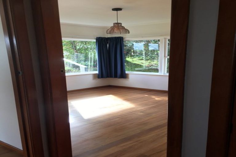 Photo of property in 12 Barker Rise, Northcross, Auckland, 0632