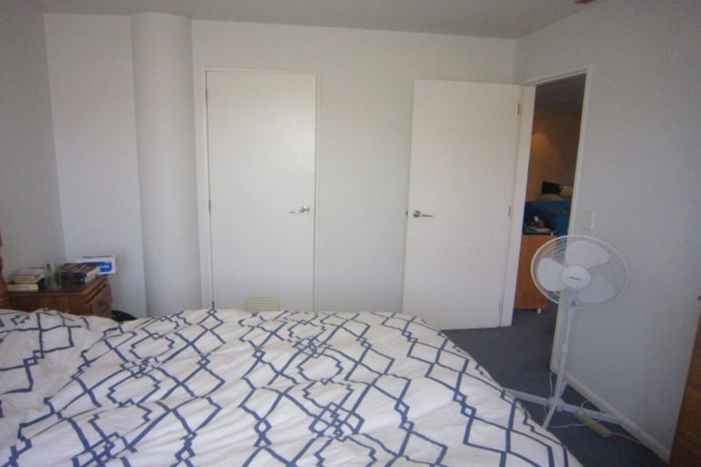 Photo of property in 4b/5 Kent Terrace, Mount Victoria, Wellington, 6011