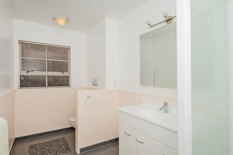 Photo of property in 95-97 Percy Dyett Drive, Karori, Wellington, 6012