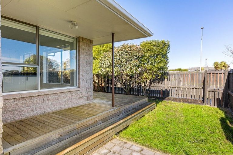 Photo of property in 1/4 Queenspark Drive, Parklands, Christchurch, 8083
