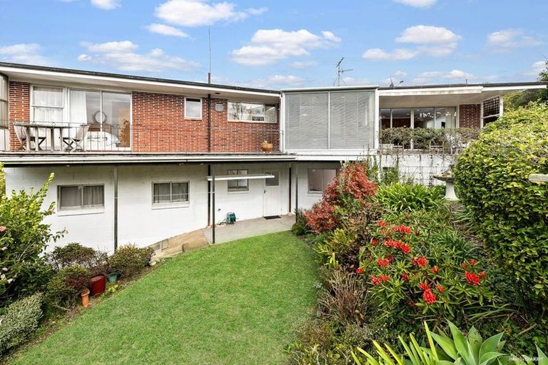 Photo of property in 5 Elizabeth Place, Mairangi Bay, Auckland, 0630