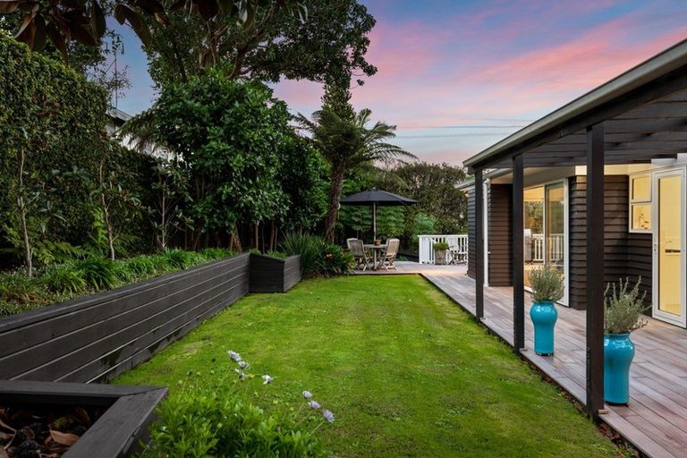 Photo of property in 37 Eastcliffe Road, Castor Bay, Auckland, 0620