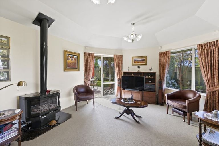 Photo of property in 36 Farnswood Place, Redwood, Christchurch, 8051