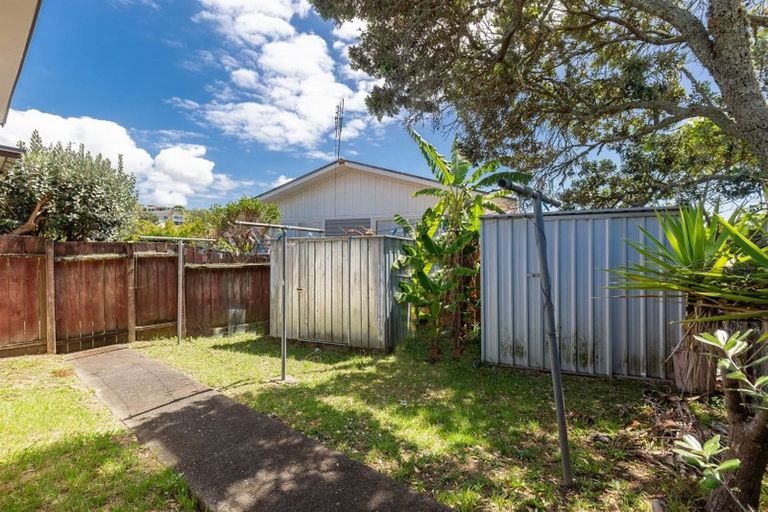 Photo of property in 3/94 Chivalry Road, Glenfield, Auckland, 0629