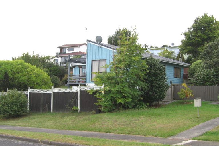 Photo of property in 10 Woodhouse Place, West Harbour, Auckland, 0618