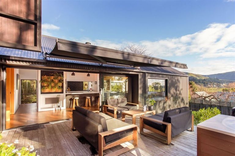 Photo of property in 2 Hammerton Lane, Heathcote Valley, Christchurch, 8022