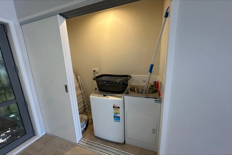 Photo of property in 18 Lisa Rise, Half Moon Bay, Auckland, 2012