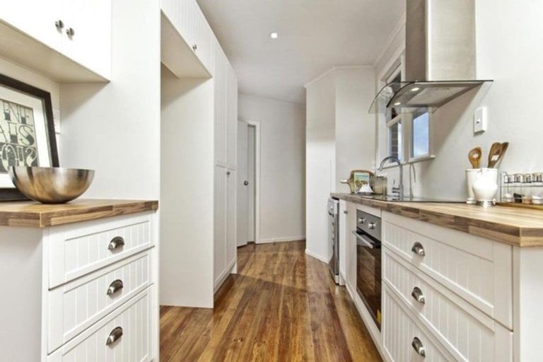 Photo of property in 20 Crompton Road, Massey, Auckland, 0614