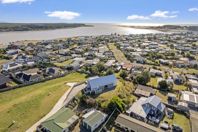 Photo of property in 2 Rangeview Rise, Foxton Beach, Foxton, 4815