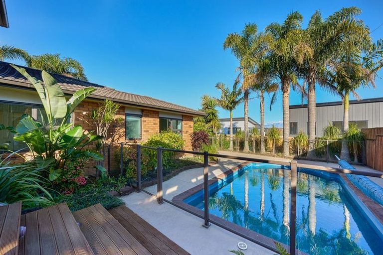 Photo of property in 22 Travis View Drive, Fairview Heights, Auckland, 0632