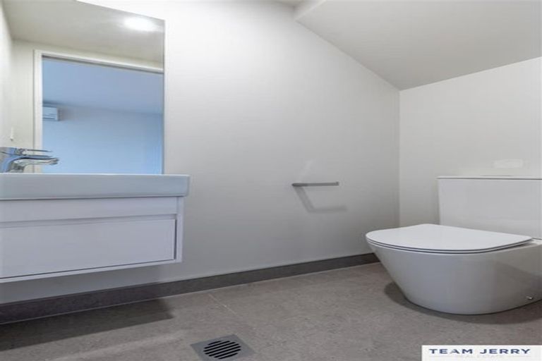 Photo of property in 31 Kuaha Road, Massey, Auckland, 0614