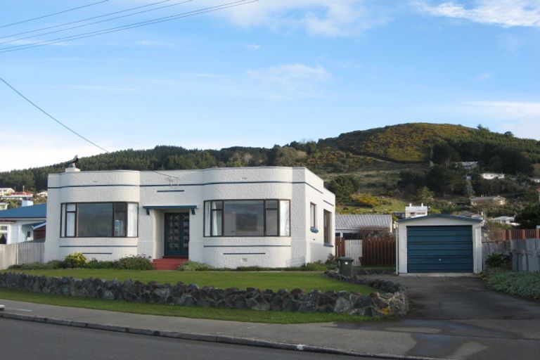 Photo of property in 210 Marine Parade, Bluff, 9814