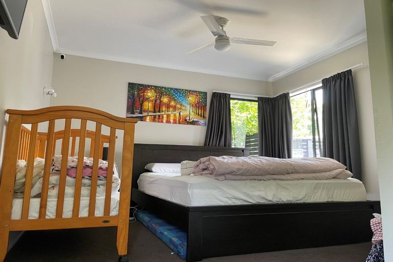Photo of property in 2/17 Valecrest Place, Bayview, Auckland, 0629