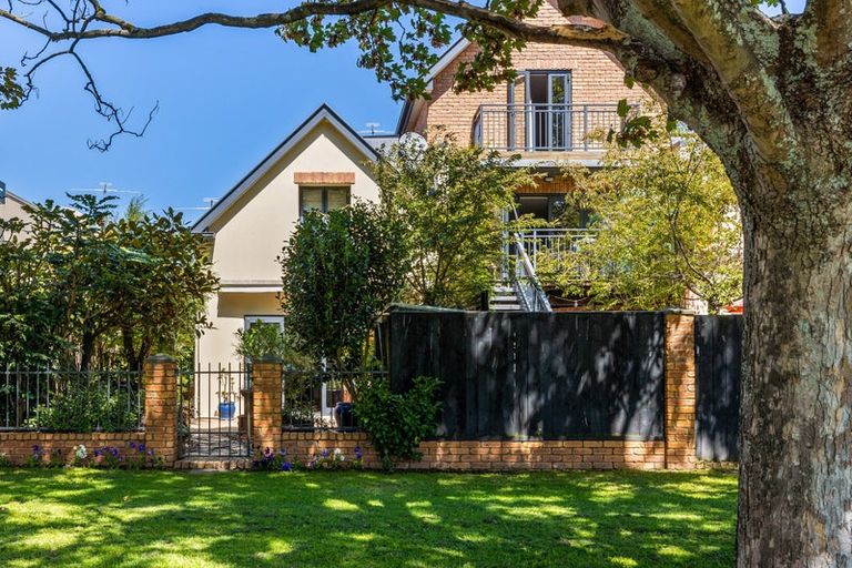 Photo of property in 13c Devon Street, Sydenham, Christchurch, 8023