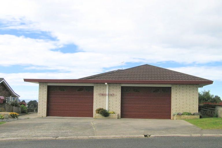 Photo of property in 110 Fernleigh Glade, Whangamata, 3620