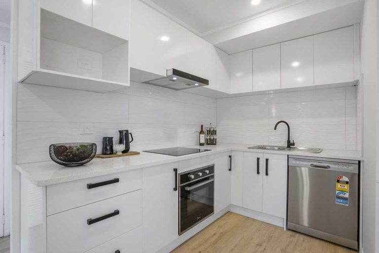 Photo of property in 56 Walworth Avenue, Pakuranga Heights, Auckland, 2010