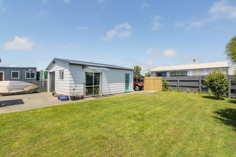 Photo of property in 16 Linklater Avenue, Foxton Beach, Foxton, 4815