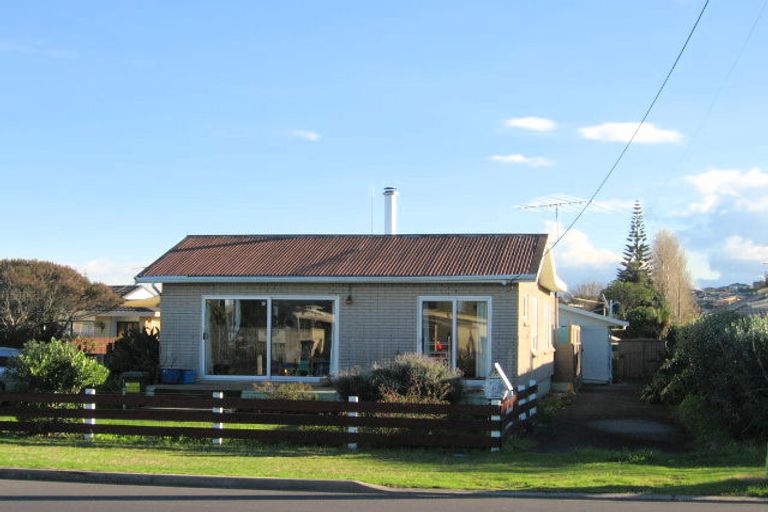 Photo of property in 210 Centreway Road, Orewa, 0931