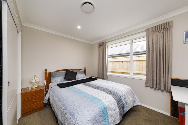 Photo of property in 6 Cyprus Place, Fitzherbert, Palmerston North, 4410