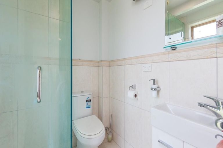 Photo of property in 3 Serrita Avenue, Sunnyhills, Auckland, 2010