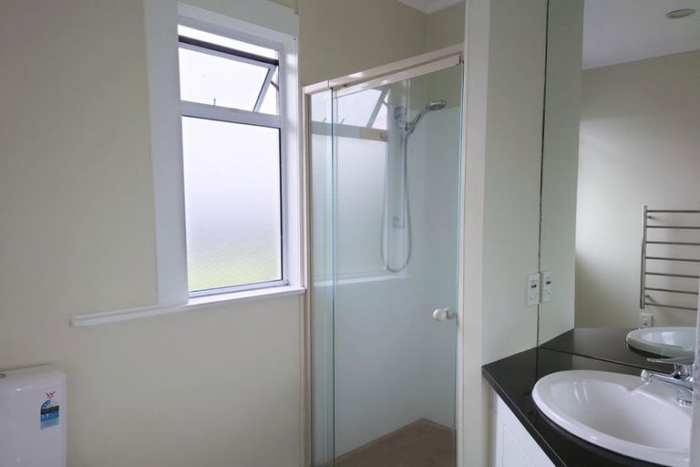 Photo of property in 1/80 Seaview Road, Castor Bay, Auckland, 0620