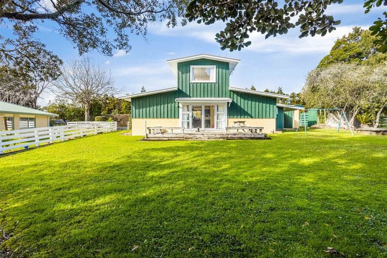 Photo of property in 192 Muriwai Valley Road, Muriwai, Waimauku, 0881