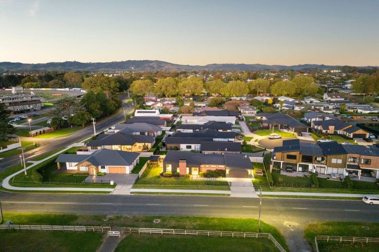 Photo of property in 77 Vogel Street, Cambridge, 3434