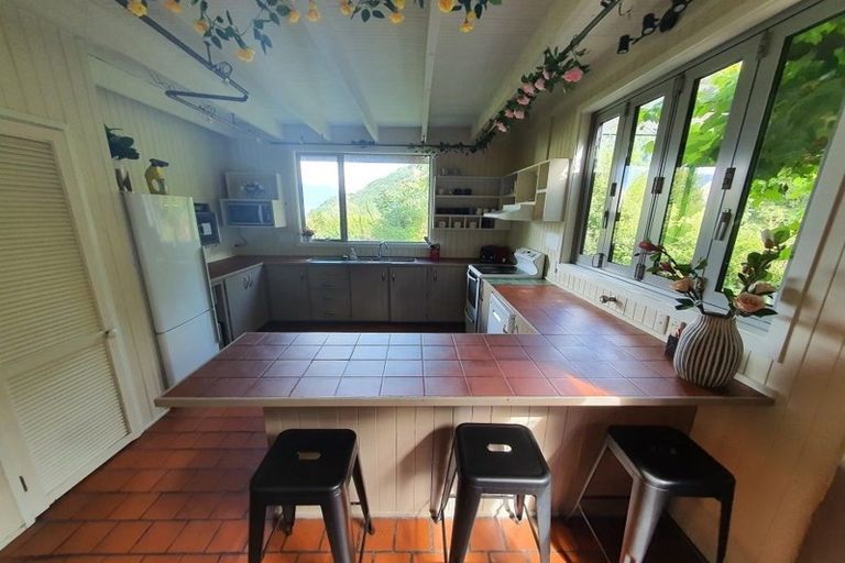 Photo of property in 16 Mckerrow Place, Sunshine Bay, Queenstown, 9300