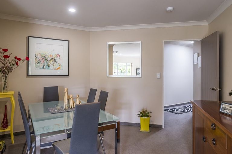 Photo of property in 43 Quadrant Heights, Paraparaumu, 5032