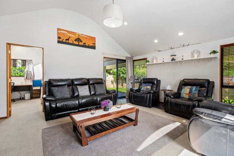 Photo of property in 28 Owen Place, Omokoroa, 3114