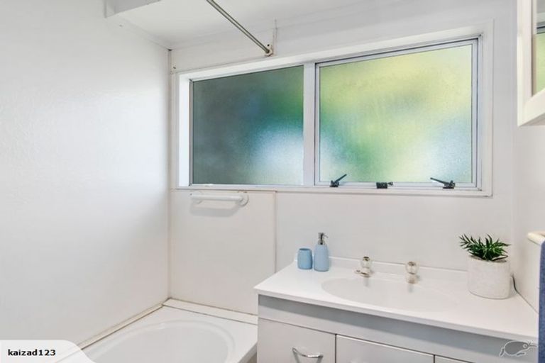 Photo of property in 27b Sutton Crescent, Papakura, 2110