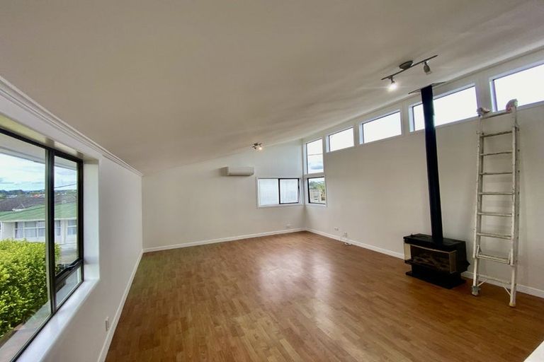 Photo of property in 85 Pupuke Road, Northcote, Auckland, 0627