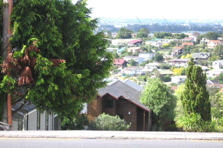 Photo of property in 1/117 Sunset Road, Totara Vale, Auckland, 0632