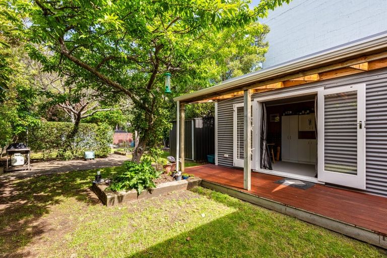 Photo of property in 75 Marine Parade, Eastbourne, Lower Hutt, 5013