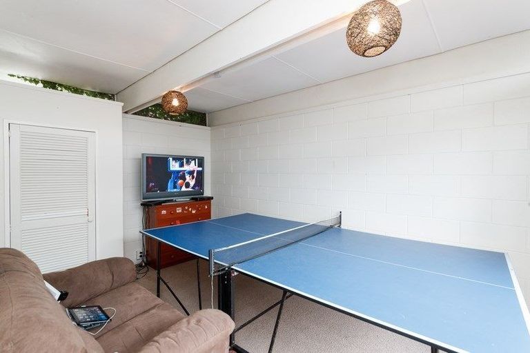 Photo of property in 16 Truscott Grove, Awapuni, Palmerston North, 4412