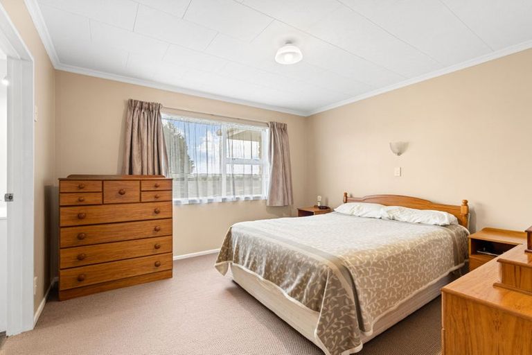 Photo of property in 62 Kawiu Road, Levin, 5510