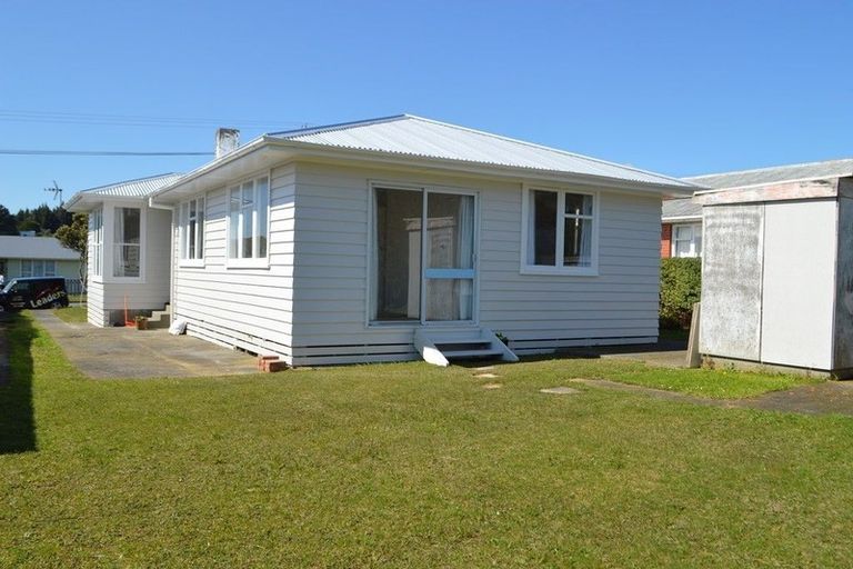 Photo of property in 100 Sievers Grove, Cannons Creek, Porirua, 5024