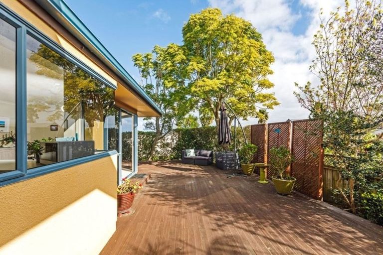 Photo of property in 3 Margaret Henry Crescent, Oteha, Auckland, 0632