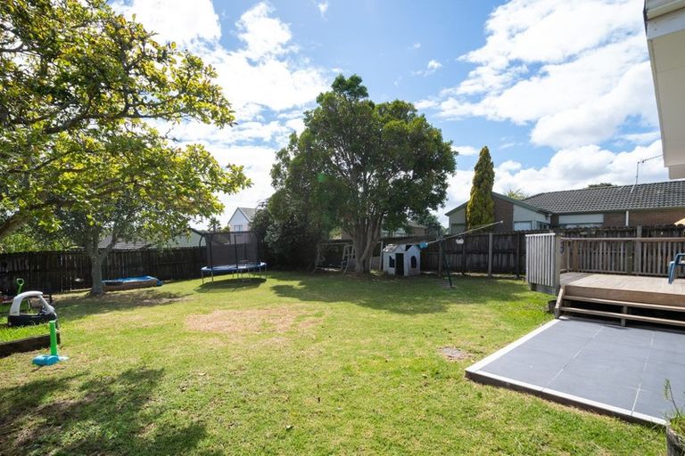 Photo of property in 22 Awaroa Road, Sunnyvale, Auckland, 0612