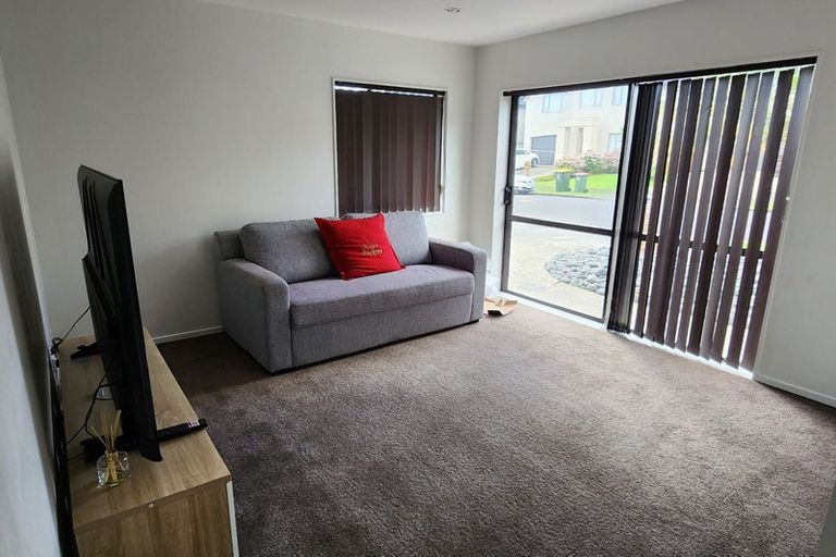 Photo of property in 11 Heidi Crescent, Flat Bush, Auckland, 2016