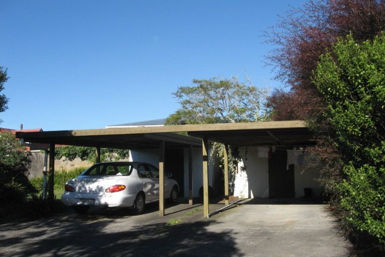 Photo of property in 2/2 Dalwhinnie Parade, Highland Park, Auckland, 2010
